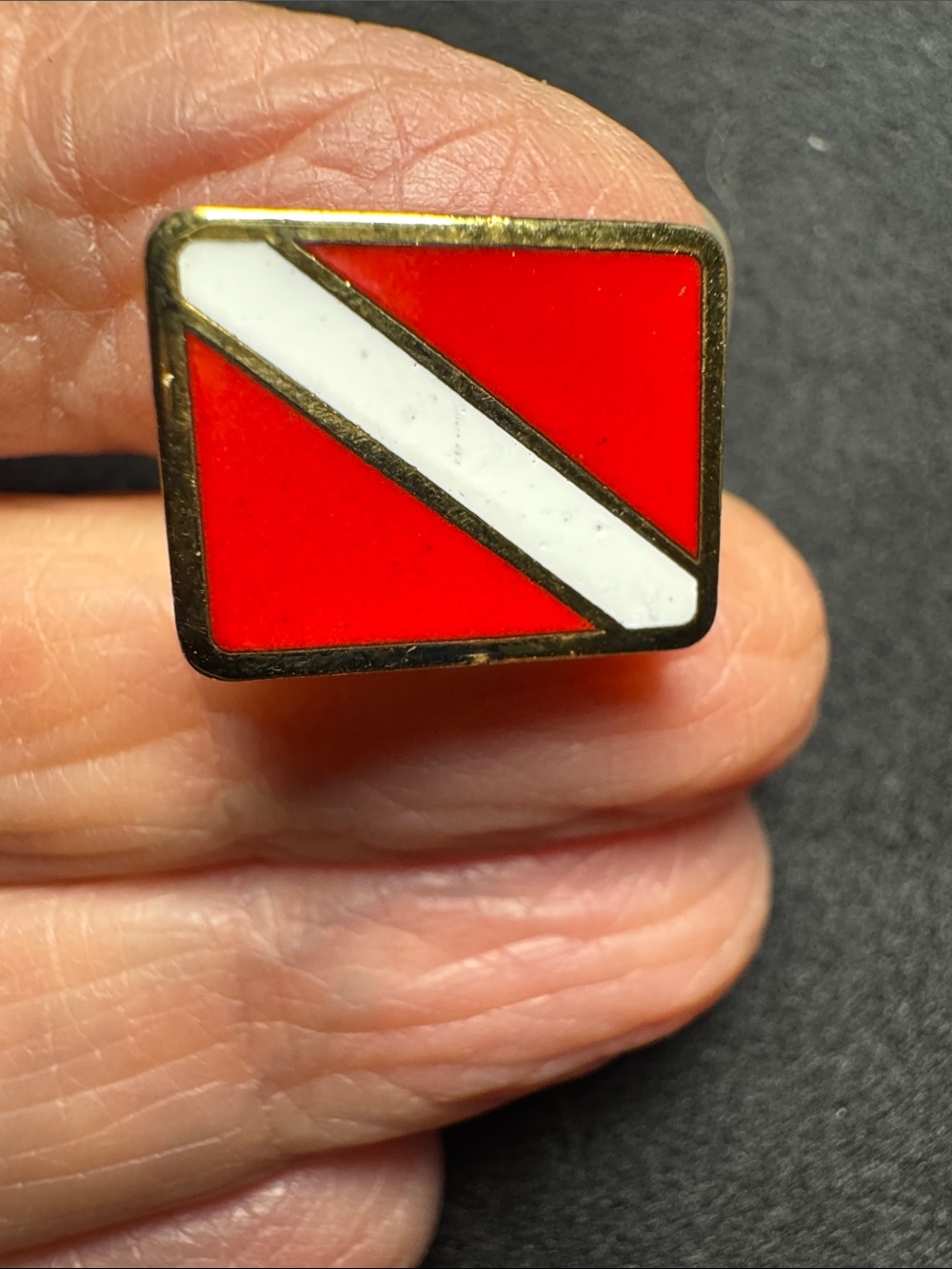 Dive Flag Pin NEW for men or women